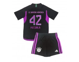 Bayern Munich Jamal Musiala #42 Koszulka Wyjazdowych Dziecięca 2023-24 Krótki Rękaw (+ Krótkie spodenki)
